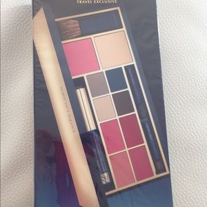 Estée Lauder Travel Exclusive Pallet